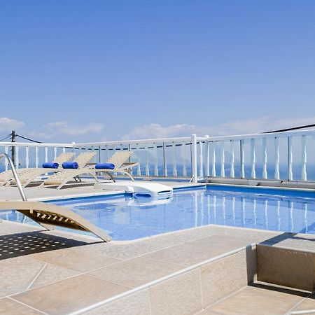 Amerisa Suites & Villa Fira  Ngoại thất bức ảnh