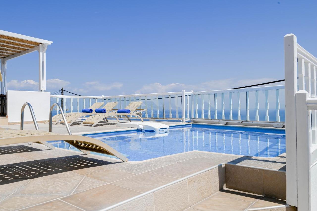 Amerisa Suites & Villa Fira  Ngoại thất bức ảnh
